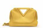 ボッテガ・ヴェネタの新作バッグ「ザ・トライアングル」“三角形”ハンドルの2WAYレザーバッグ