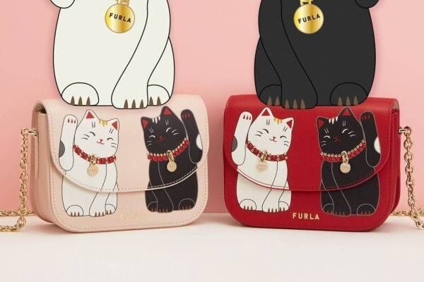 フルラ“開運”の象徴「招き猫」チェーンバッグや財布、ラッキーカラー“ピンク＆レッド”で