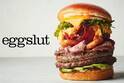 LA発卵料理専門店「エッグスラット」からトッピング“全部乗せ”の新作バーガー