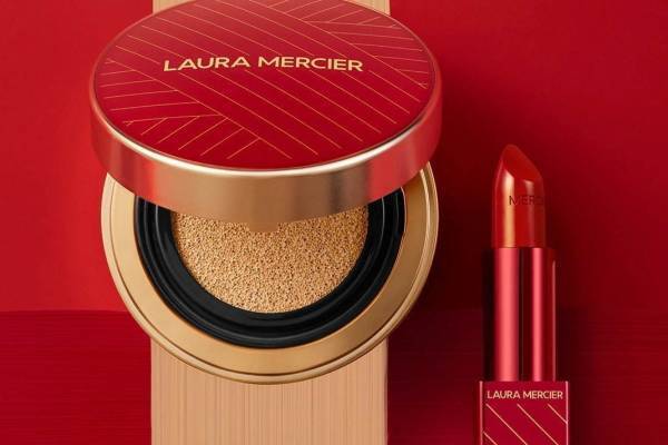 ローラ メルシエ“レッド×ゴールド”のお守りコスメ、人気クッションファンデ＆くすみオレンジリップ