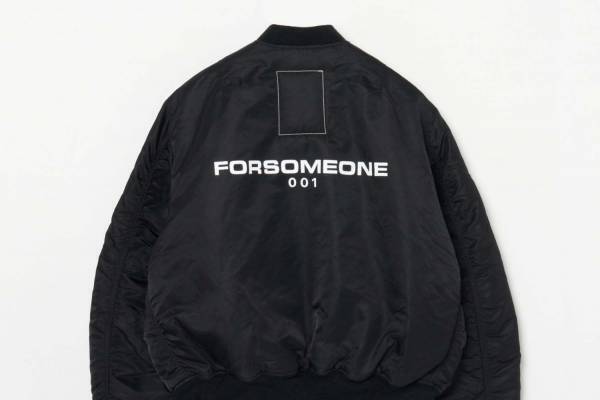 フォーサムワン×アルファ インダストリーズのMA-1、ヴィンテージ加工のリバーシブルジャケット