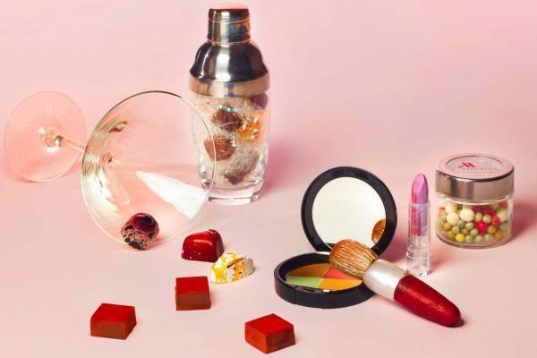 東京マリオットホテルのバレンタイン、“コンパクト”入りチョコやリップスティックなどコスメモチーフ