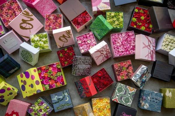 ニコライ・バーグマン“フラワーボックス”の展覧会、過去20年の限定＆コラボデザインが集結