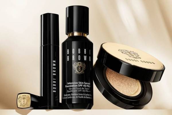 ボビイ ブラウン人気“美容液ファンデ”「インテンシブ スキン セラム」に初のクッションタイプ