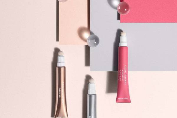 イッセイ ミヤケのチューブ型香水「クシュクシュ」再び、“ポンっとタッチ”で纏う花々の香り