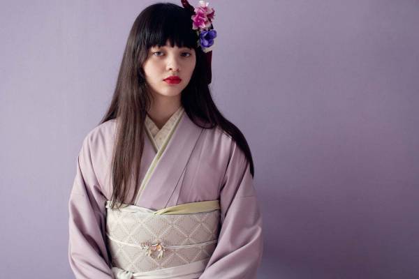 キモノ バイ ナデシコの新作振袖 - ミルク＆ココアカラーなど“洗える”無地振袖、小紋柄や千鳥模様も