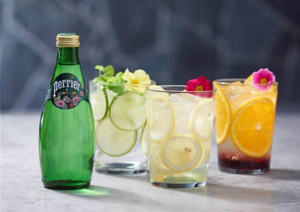 「ペリエ」村上隆デザインボトル、フラワーイラストを描いて - 渋谷・ホテル コエでは記念ドリンクも