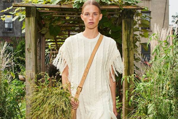 マイケル・コース コレクション 2021春夏コレクション、大都会の自然のように、心を潤すファッション