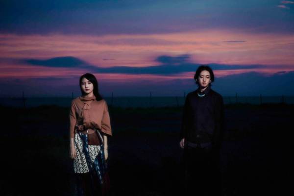 YOASOBIの1stEP「THE BOOK」自身初となるCD作品「夜に駆ける」など人気曲含む全9曲