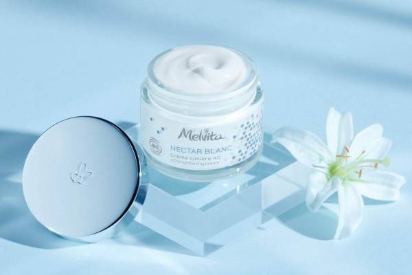 メルヴィータ“透明感”を叶えるオーガニックフェイスクリーム、雪解け水のような香り