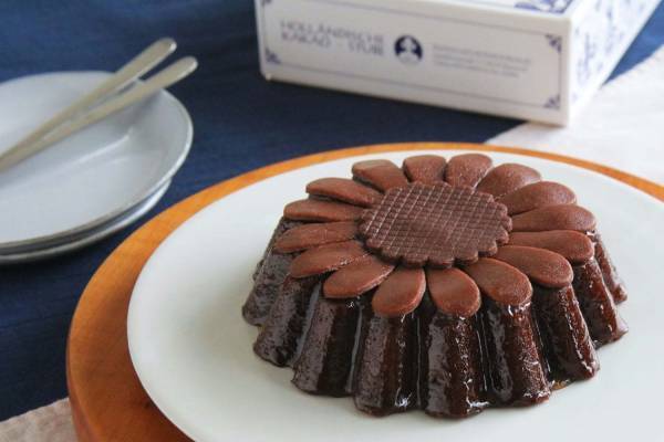 ホレンディッシェ・カカオシュトゥーベのバレンタイン2021、可憐な花のチョコケーキやバウムクーヘン