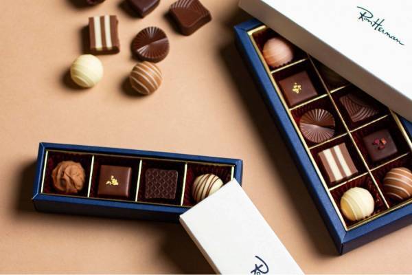 ロンハーマン カフェのバレンタイン、苺＆柚子トリュフやプラリネを詰めた2つのボックス