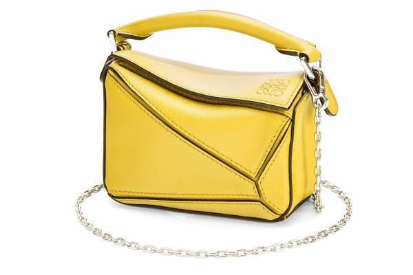 ロエベの人気バッグ「パズル」に“ナノサイズ”が新登場、ショルダーストラップがチェーン式に