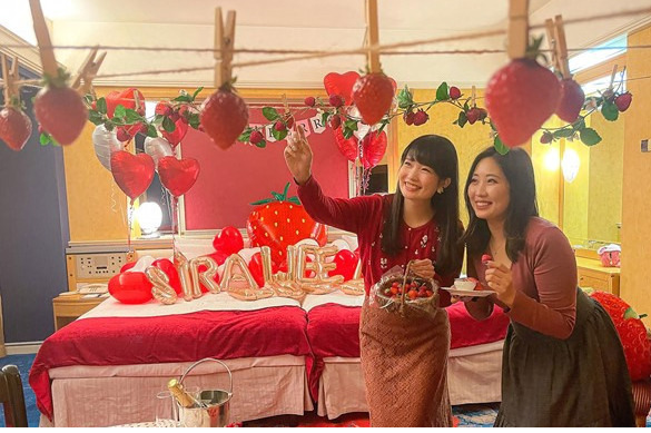 ホテルニューオータニ幕張"いちご尽くし"の宿泊プラン、部屋でいちご狩り&いちごバルーンのベッド