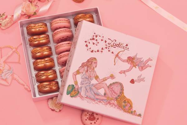 ラデュレから“キューピッド”＆“ヴィーナス”を描いたバレンタイン限定マカロンボックス