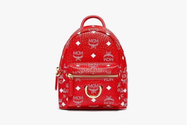 MCM21年干支「丑」モチーフの限定コレクション、ノーズリング付きバックパック＆“OX”ロゴのポーチ