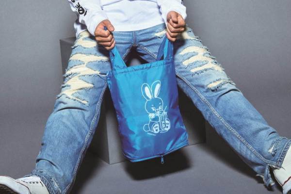 EXILE NAOTOのスタジオ セブン・オネストボーイ、ウサギプリントの畳めるエコバッグ