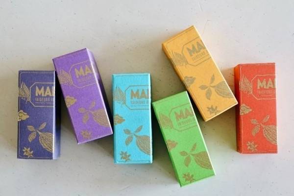 マルゥ2021年バレンタインチョコレート、カラフルパッケージの“食べ比べ”ミニチョコセット