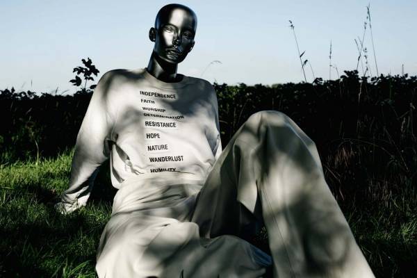 ラフ シモンズの期間限定ストアが東京で、復刻コレクション「ARCHIVE REDUX」展開