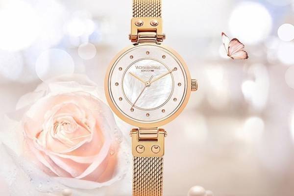 ヴィクトリア・ハイド ロンドン“シャーロット王女”イメージの新ウォッチ、柔らかに光る白蝶貝で