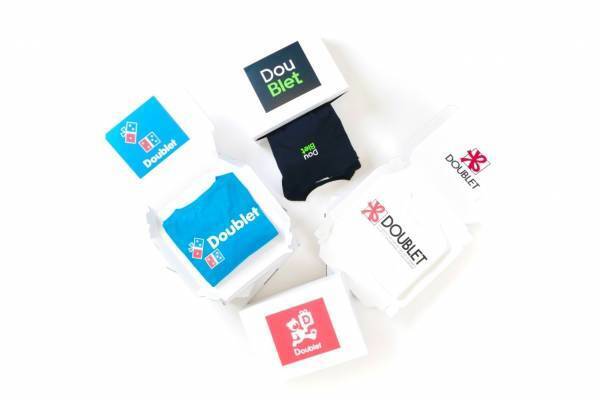 ダブレット“某ピザ店”やシロクマモチーフのTシャツ＆ニット、ウィズム別注で