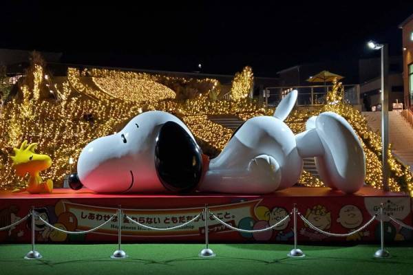 "全長約6mの巨大スヌーピー&ウッドストック"東京・南町田「グランベリーパーク」内広場に