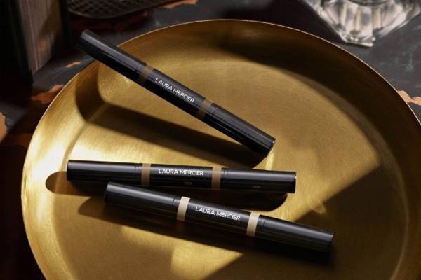 ローラ メルシエ新スティックコンシーラー、1本で“あらゆる肌悩みをカバー”するダブルエンド
