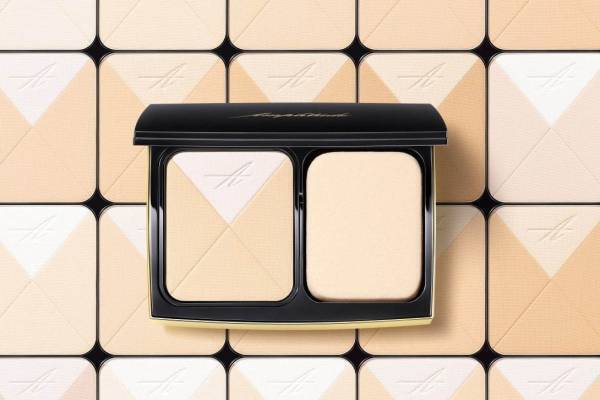 アンプリチュード21年春ベースメイク、“パウダーにパウダーを重ねる”新発想ファンデーション