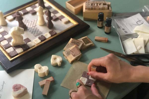 9.kyuuの手作り石鹸キット、粘土のようにこねるだけ！美容成分たっぷりの石鹸を自分好みの色や形に