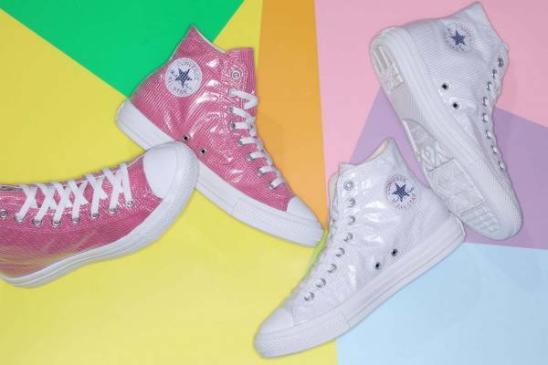 コンバースの軽量スニーカー「オールスター ライト」クリア素材×キャンバスアッパーの新作