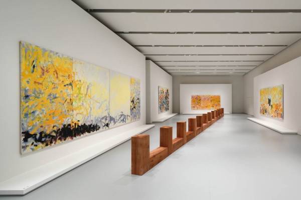 エスパス ルイ・ヴィトン大阪の展覧会、戦後アメリカの抽象表現絵画＆ミニマリズム彫刻を紹介