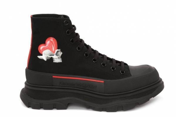 アレキサンダー・マックイーンのバレンタイン、“愛の象徴”を配したスニーカー＆iPhoneケース