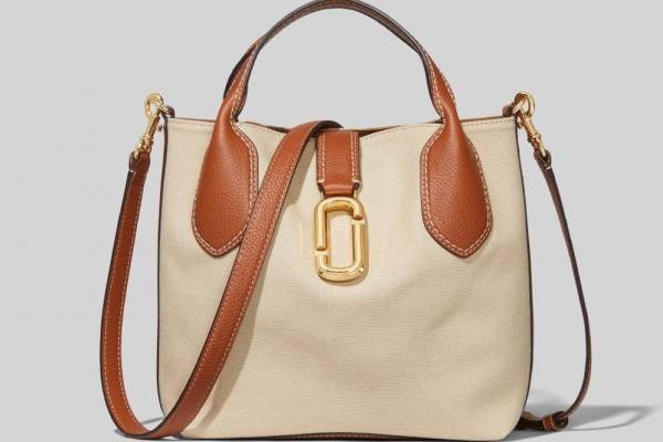 マーク ジェイコブス新作トートバック「ザ レポーター」着脱可能なレザーストラップで2WAYに