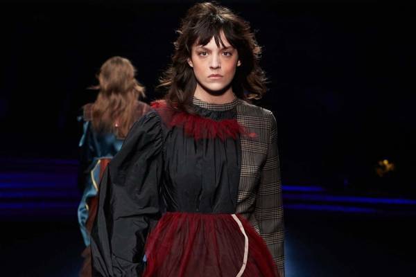 カラー 2021年秋冬ウィメンズコレクション - 新たなミニマルの追求、複雑さと簡素さのバランス