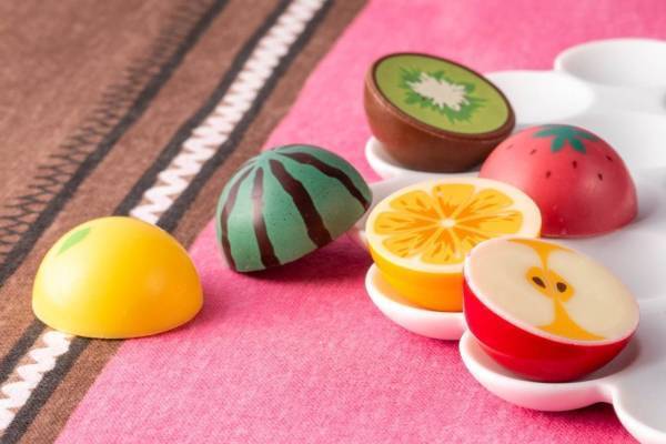 セブン‐イレブンの2021年バレンタイン、セバスチャン・ブイエ監修“フルーツの輪切り”チョコ