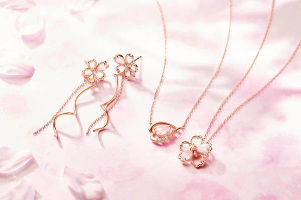 Canal 4℃"八分咲き桜"煌めくネックレスや"ふっくら花びら"モチーフのピアス