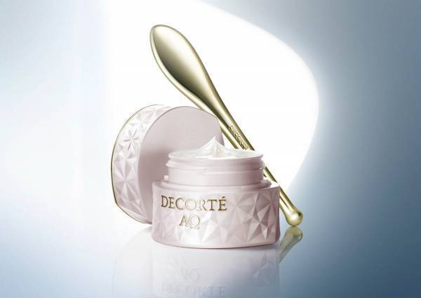 コスメデコルテ「AQ」より凛とした首元へ導く新ネッククリーム