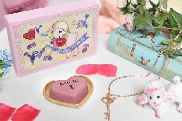 ミルク“ハートの南京錠”チョコ＆“魔法の鍵”ネックレス入り、バレンタインギフトボックス