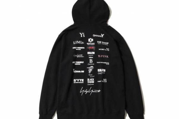 ヨウジヤマモト×ニューエラ、Y’sやGround Yなどヨウジヤマモト社ブランドロゴを並べたフーディ