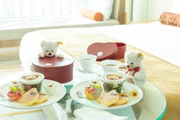ザ・プリンスギャラリー 東京紀尾井町、シュタイフのテディベアと過ごすスイーツ付き宿泊プラン
