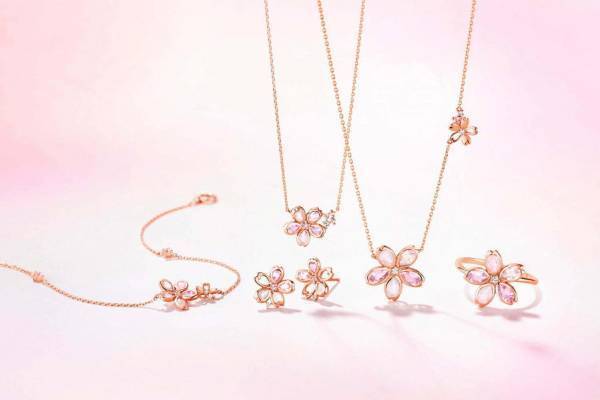 4℃"桜"モチーフの新作ジュエリー、ローズクォーツ&ピンクゴールド輝くネックレスやピアス
