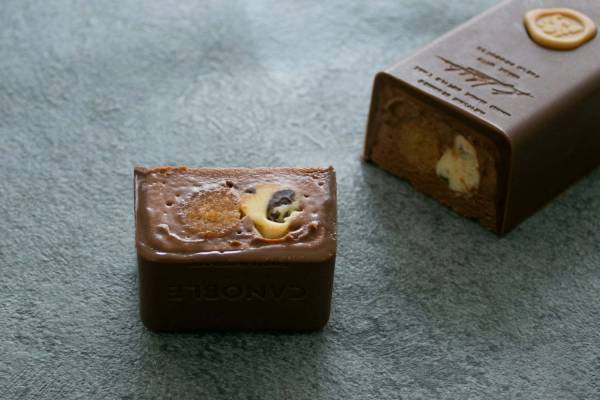 バターとチョコレートの新感覚“口溶け体験”、五味を感じる「カノーブル」のバレンタイン限定バターケーキ