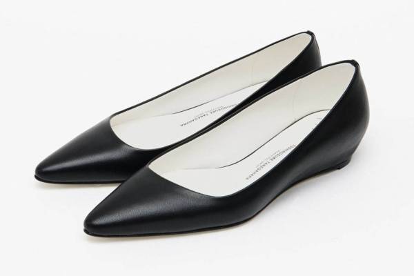 ビューティフルシューズの21年春夏新作、足先を美しく見せるパンプスや厚底レザーサンダル