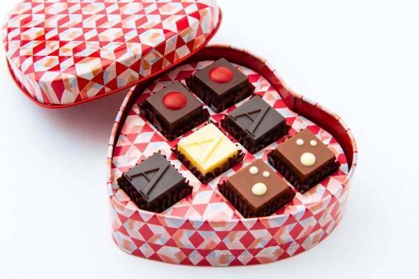 アルマーニ / ドルチのバレンタイン&quot;ゆず&amp;ヘーゼルナッツ&quot;チョコレート入りハート型ボックス