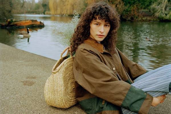 バブアー バイ アレクサチャン第4弾、“フィッシング用ブルゾン”着想のワックスドジャケットなど