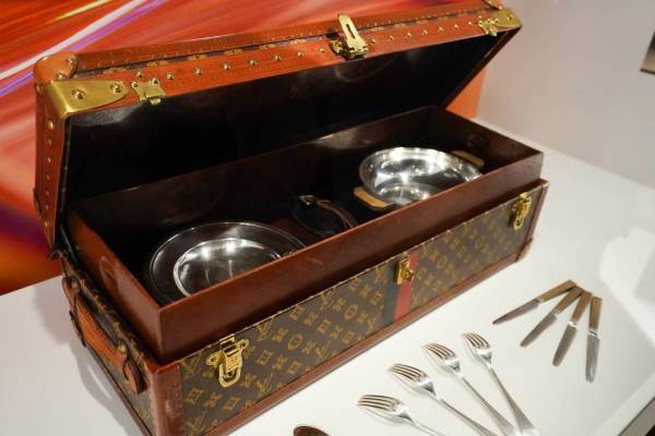 ルイ・ヴィトンの“歴史を旅する展覧会”が原宿で、伝統的匠の技からアーティストのコラボまで