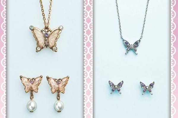 アナ スイ春色「蝶モチーフ」アクセサリー、ネックレス＆2Wayパールイヤリング(ピアス)がセットに