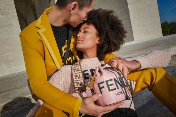 フェンディのバレンタイン2021、メゾンのパッケージ着想のバッグやアイコン「ピーカブー」の新作