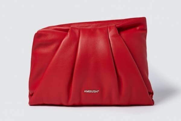 アンブッシュ、関西エリア初の期間限定ストアが阪急うめだ本店で - “ラッピング風”クラッチバッグなど