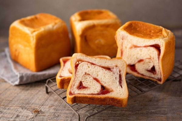 「パンの魅力に酔いしれる七日間」伊勢丹新宿店で、本場パリのブリオッシュやとちおとめ苺のパンなど